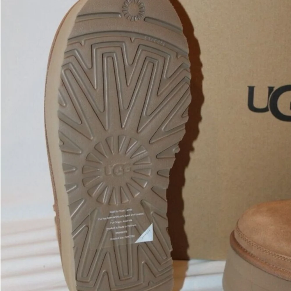 UGG Tan Suede Platform Boots - Picture 5 of 5